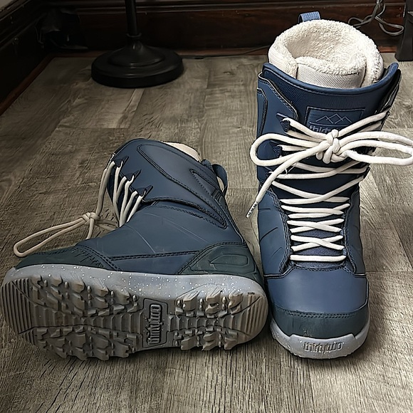 ThirtyTwo Snowboarding Boots - Picture 3 of 5